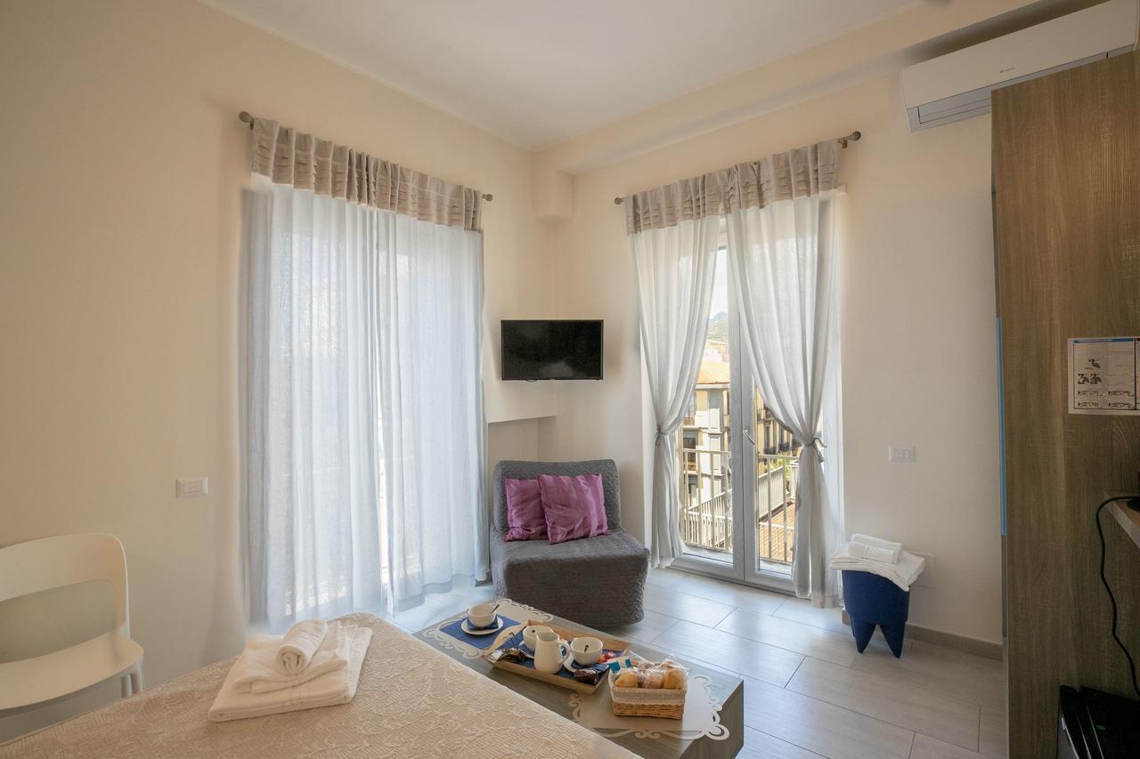 Residenza Eleonora Bed & Breakfast Салерно Екстериор снимка